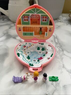 Polly Pocket Heidi's Alpine Chalet Complete 1989 vintage bluebird